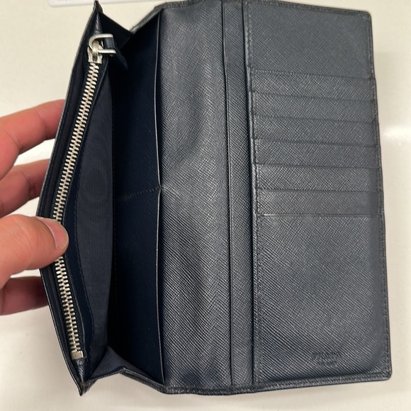 LIKE NEW AUTHENTIC PRADA WALLET UNISEX SAFFIANO LEATHER - Picture 10 of 11